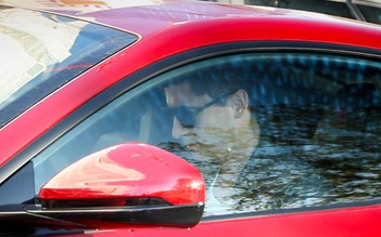 Không thích ‘hàng tặng’ Audi RS7, tiền đạo Bayern Munich tậu Ferrari